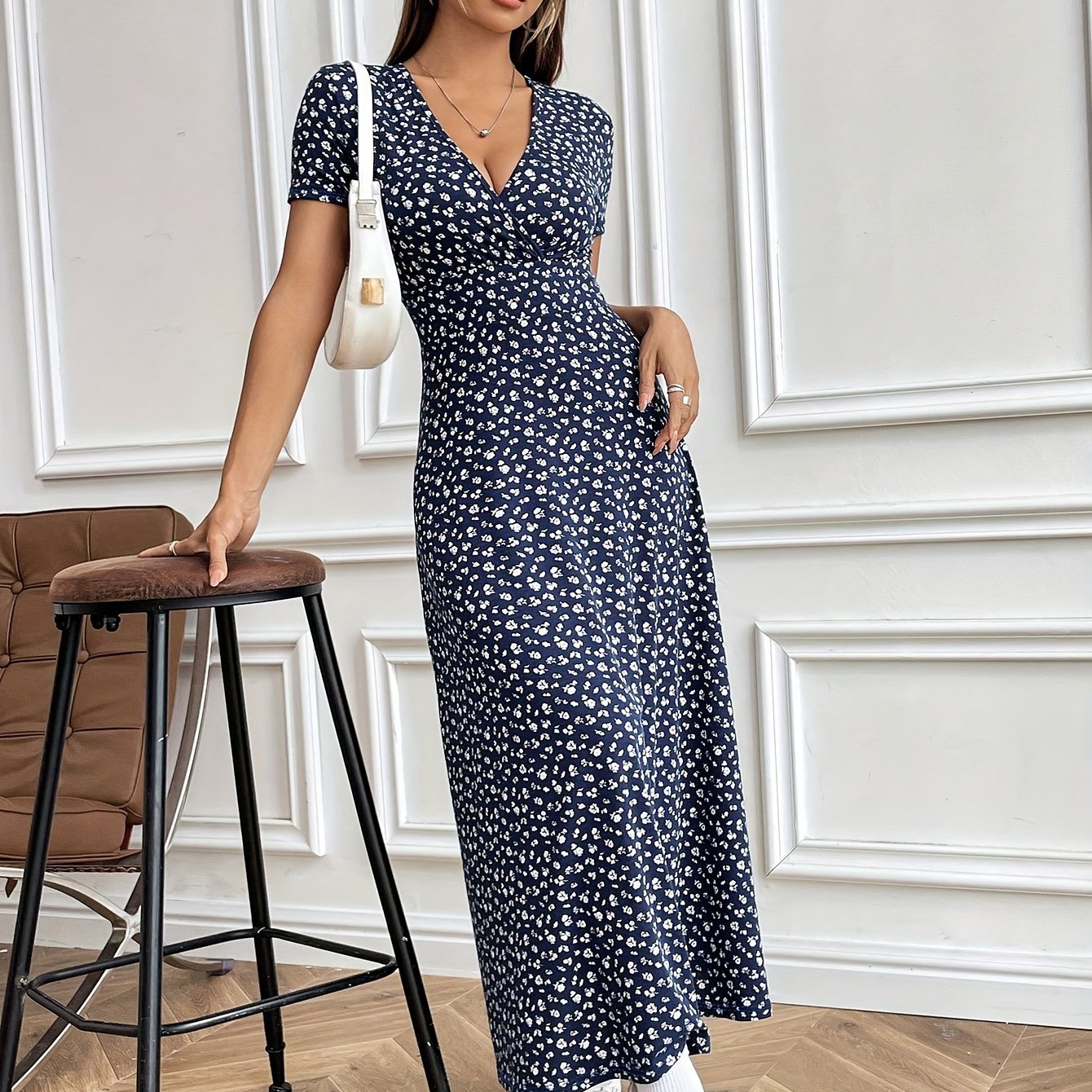 Stilla | Elegant Kjole Med Blomstermønster V-Hals Polyester Og Elastan Til Alle