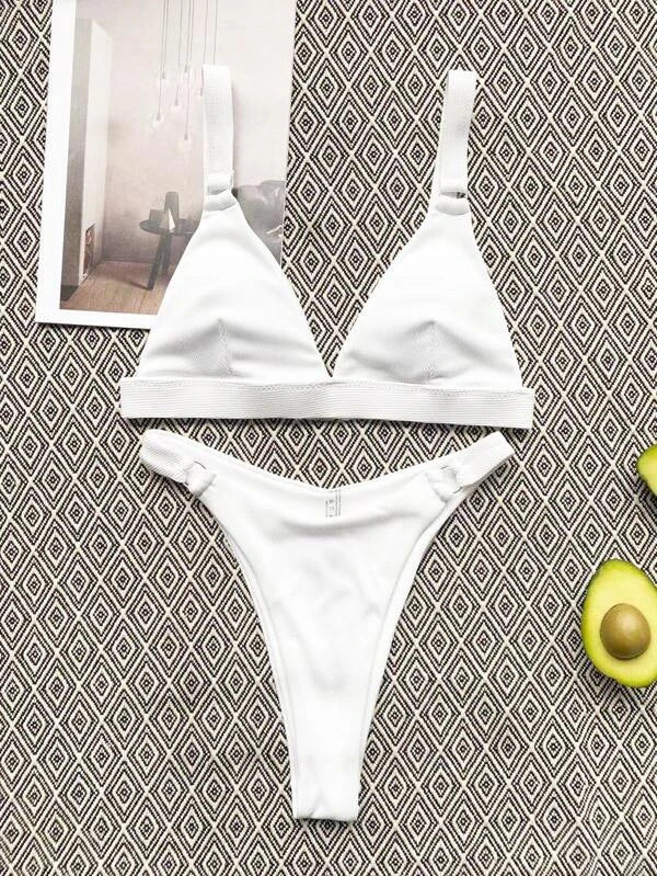 Stilla | Bikini Triangle Med Delta Wing Cups