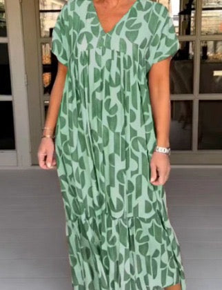 Stilla | Kortærmet Kjole med V-Udskæring