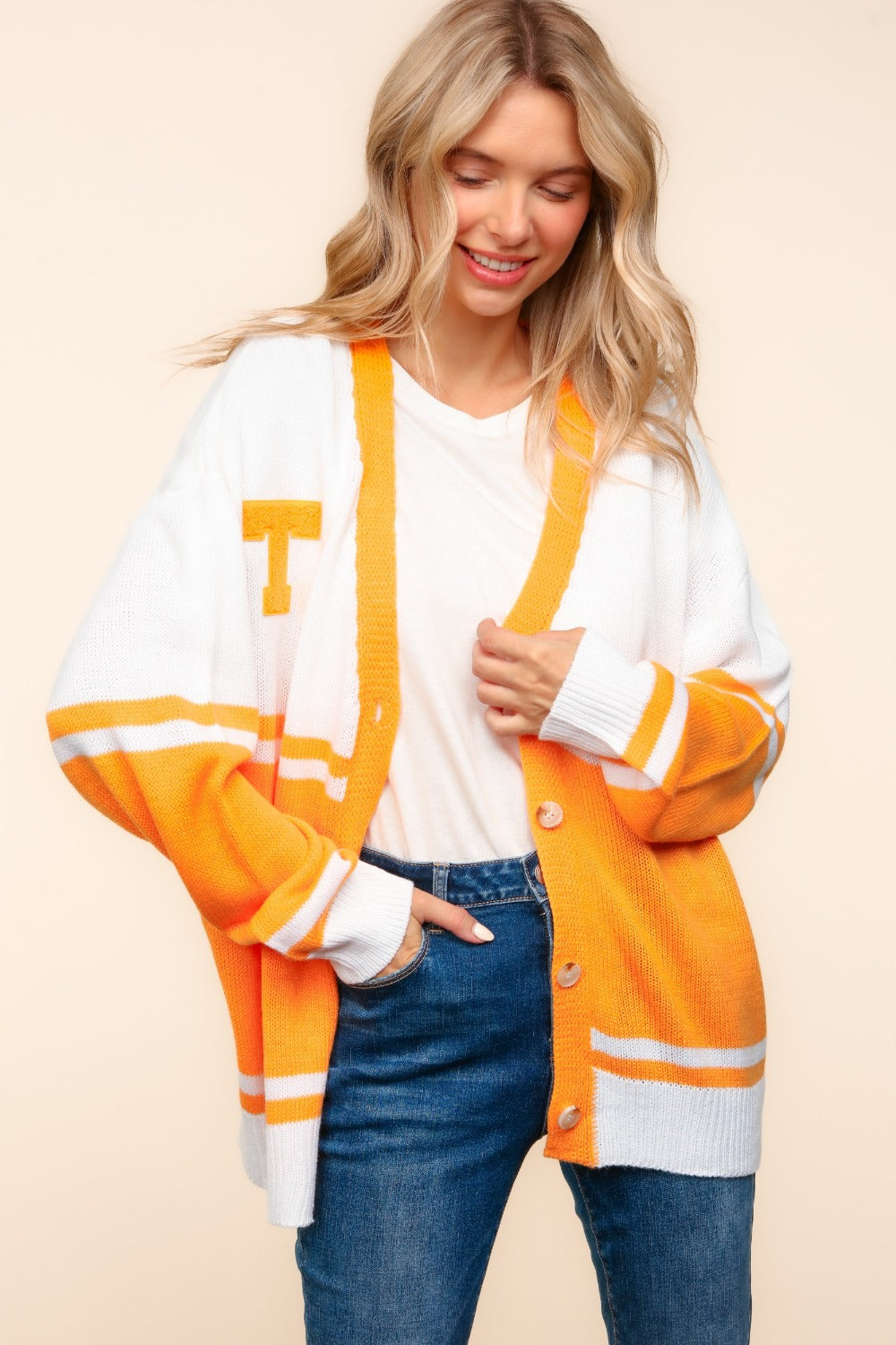 Stilla | V Hals Knap Ned Bogstav Patches Cardigan