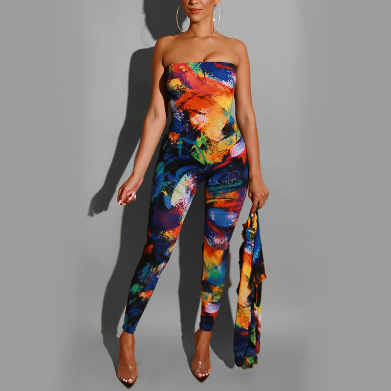 Dame strapless jumpsuit med farverigt penselstræk-design og figursyet pasform Stilla