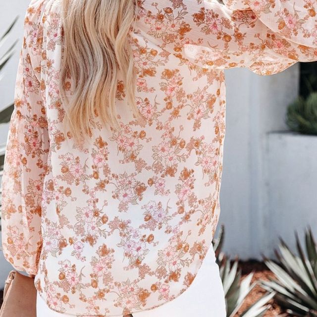 Stilla | Let blomstret bluse med trompetærmer