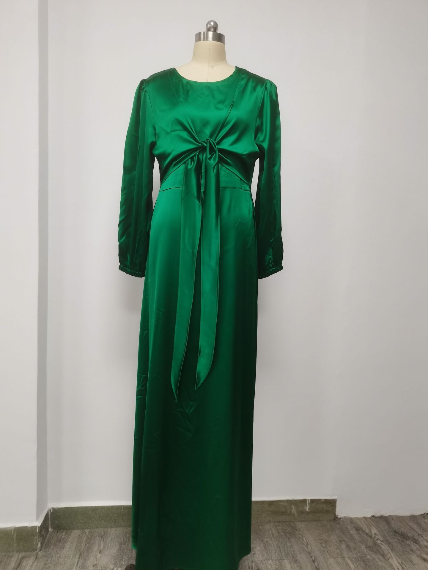 Stilla | Elegant Satin Hijab Kaftan til kvinder