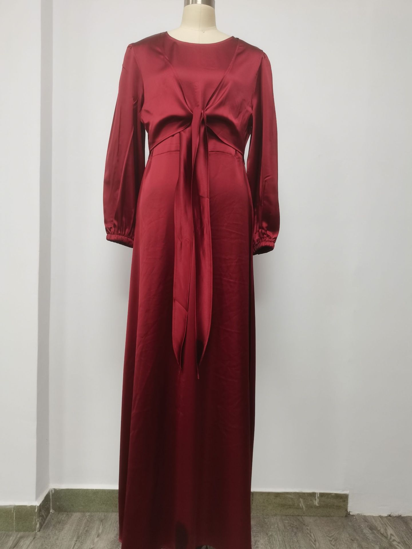 Stilla | Elegant Satin Hijab Kaftan til kvinder