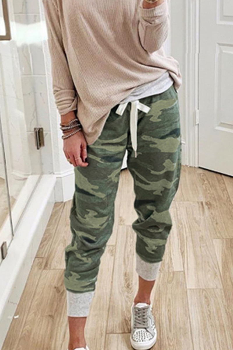 Stilla | Løs Capri Bukser I Patchwork Med Camouflage Tryk Og Snøre