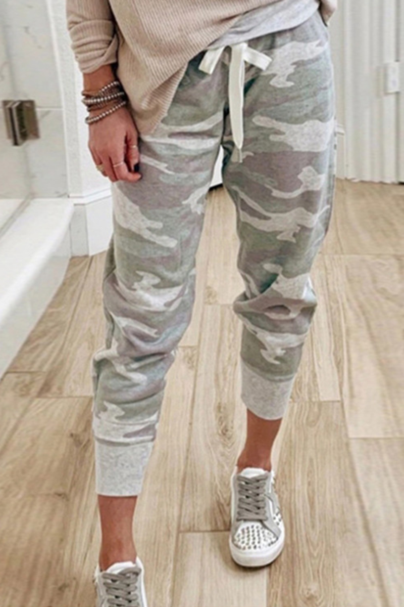 Stilla | Løs Capri Bukser I Patchwork Med Camouflage Tryk Og Snøre
