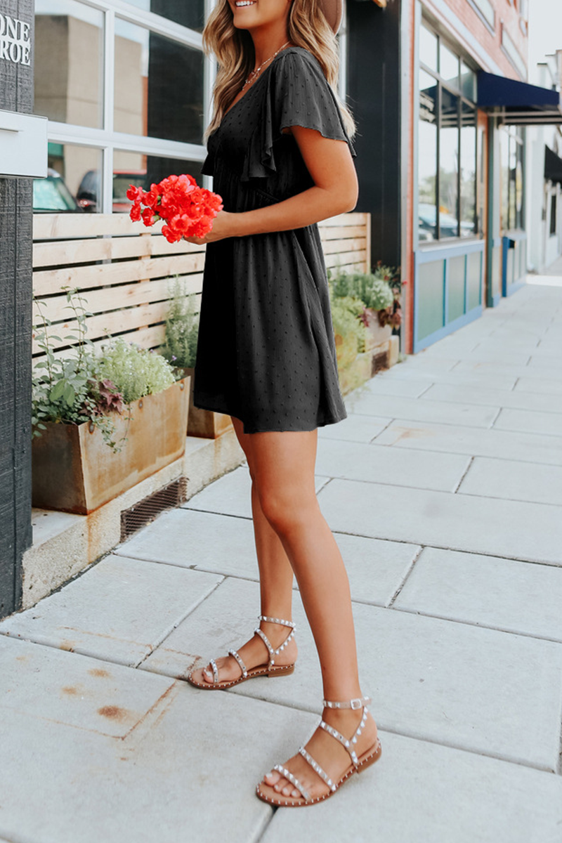 Stilla | V-hals Kjole med Flounce og Kage Nederdele Look