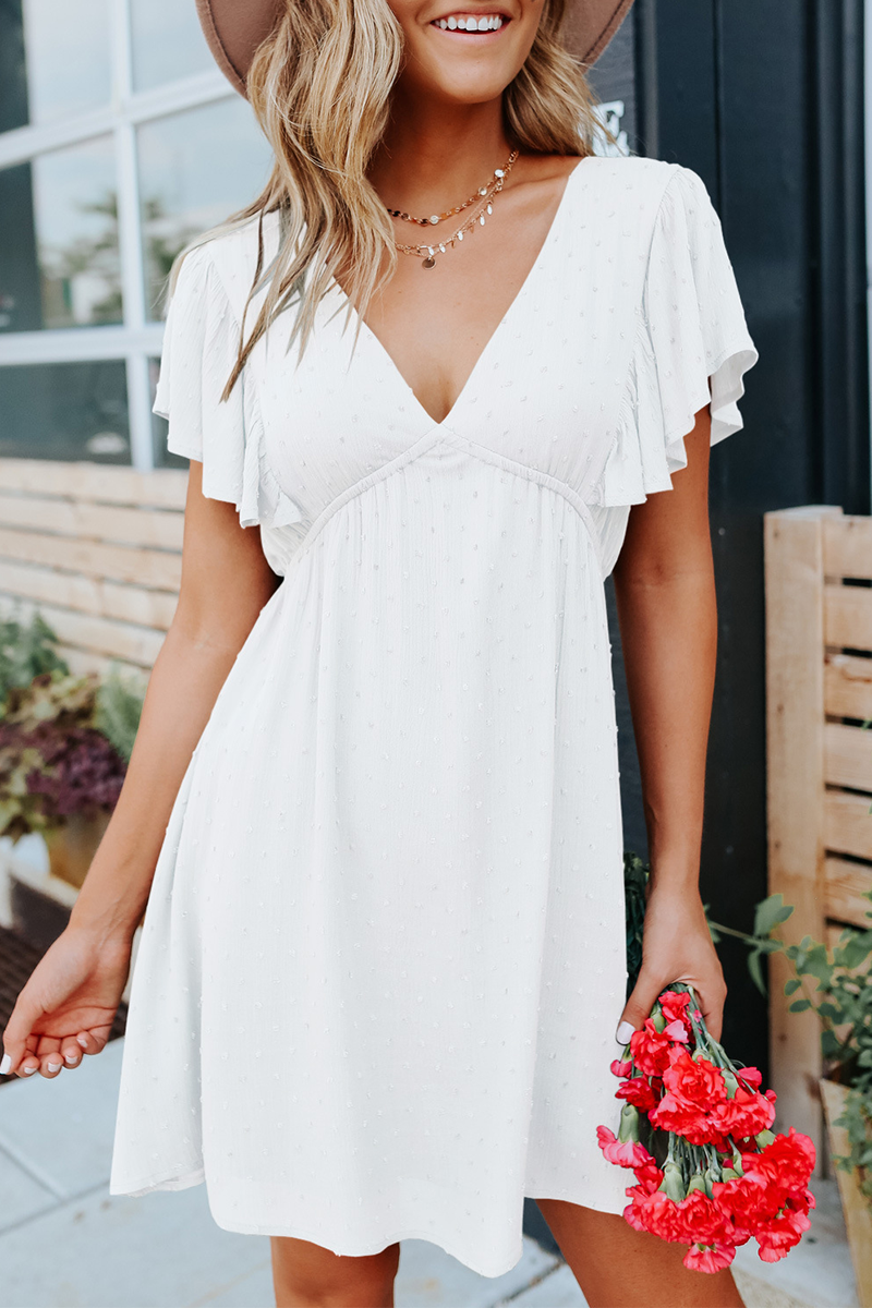 Stilla | V-hals Kjole med Flounce og Kage Nederdele Look