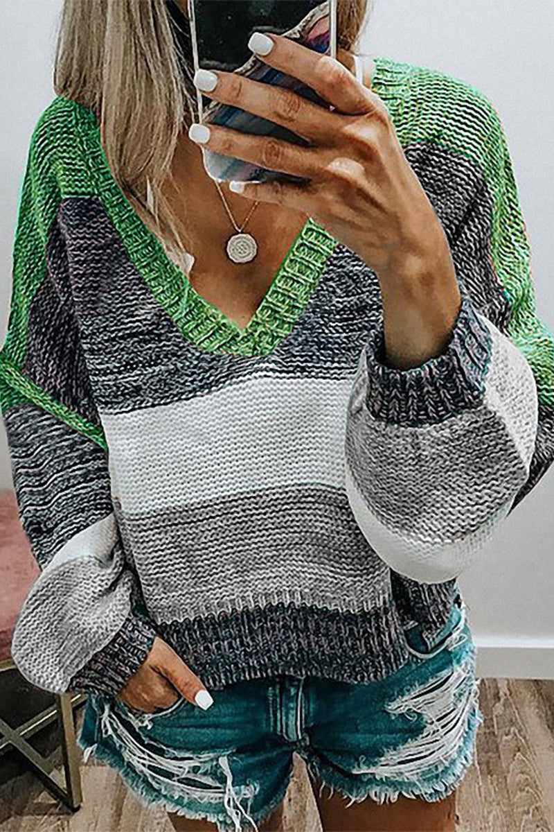 Stilla | Casual og Søde Sweatre Med V-udskæring I Patchwork I Blokfarver