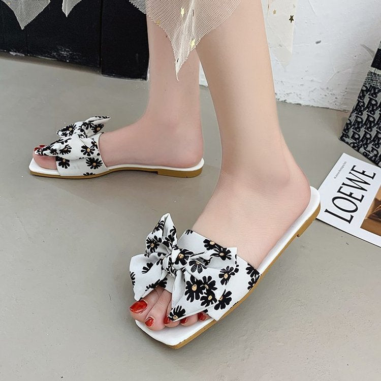 Dame fashionable slippers med legende blomsterdesign og elegante sløjfer Stilla