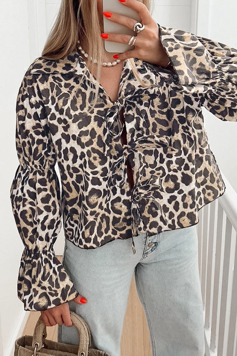 Stilla | Løs Leopard Print Bluser Med Snore og Omslaget Krave