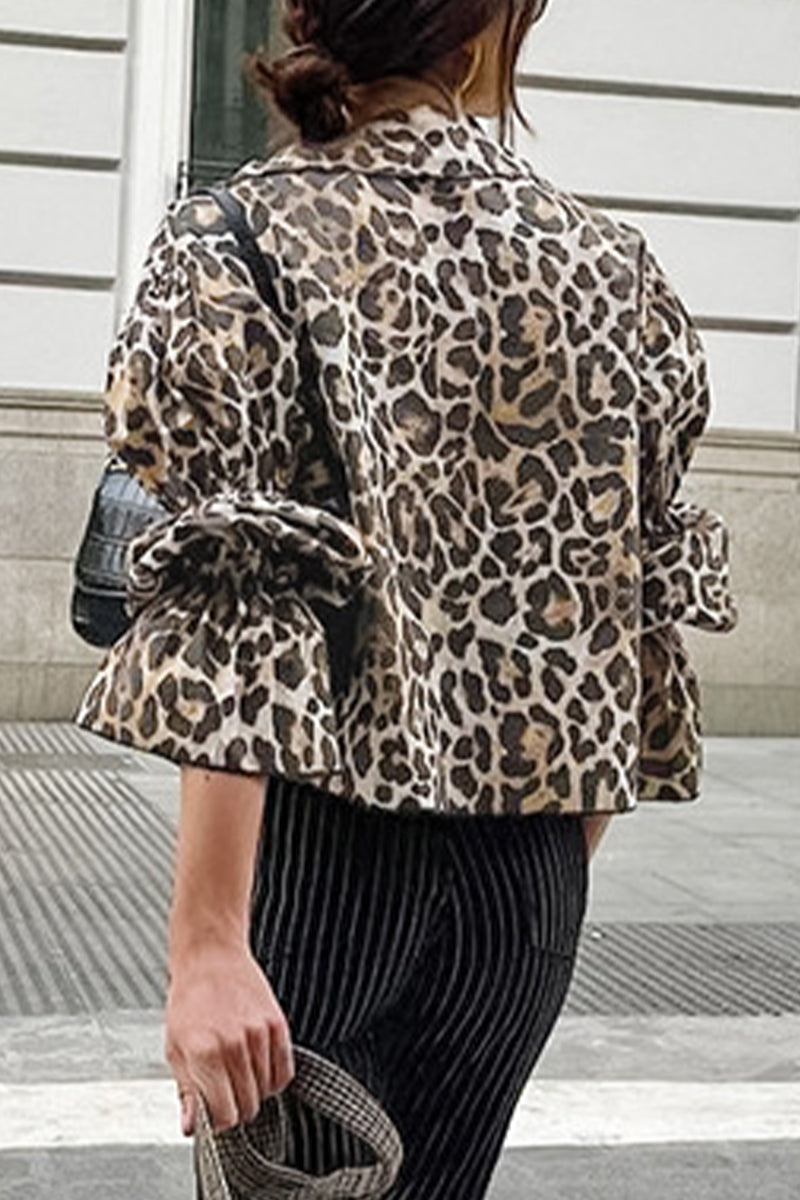 Stilla | Løs Leopard Print Bluser Med Snore og Omslaget Krave