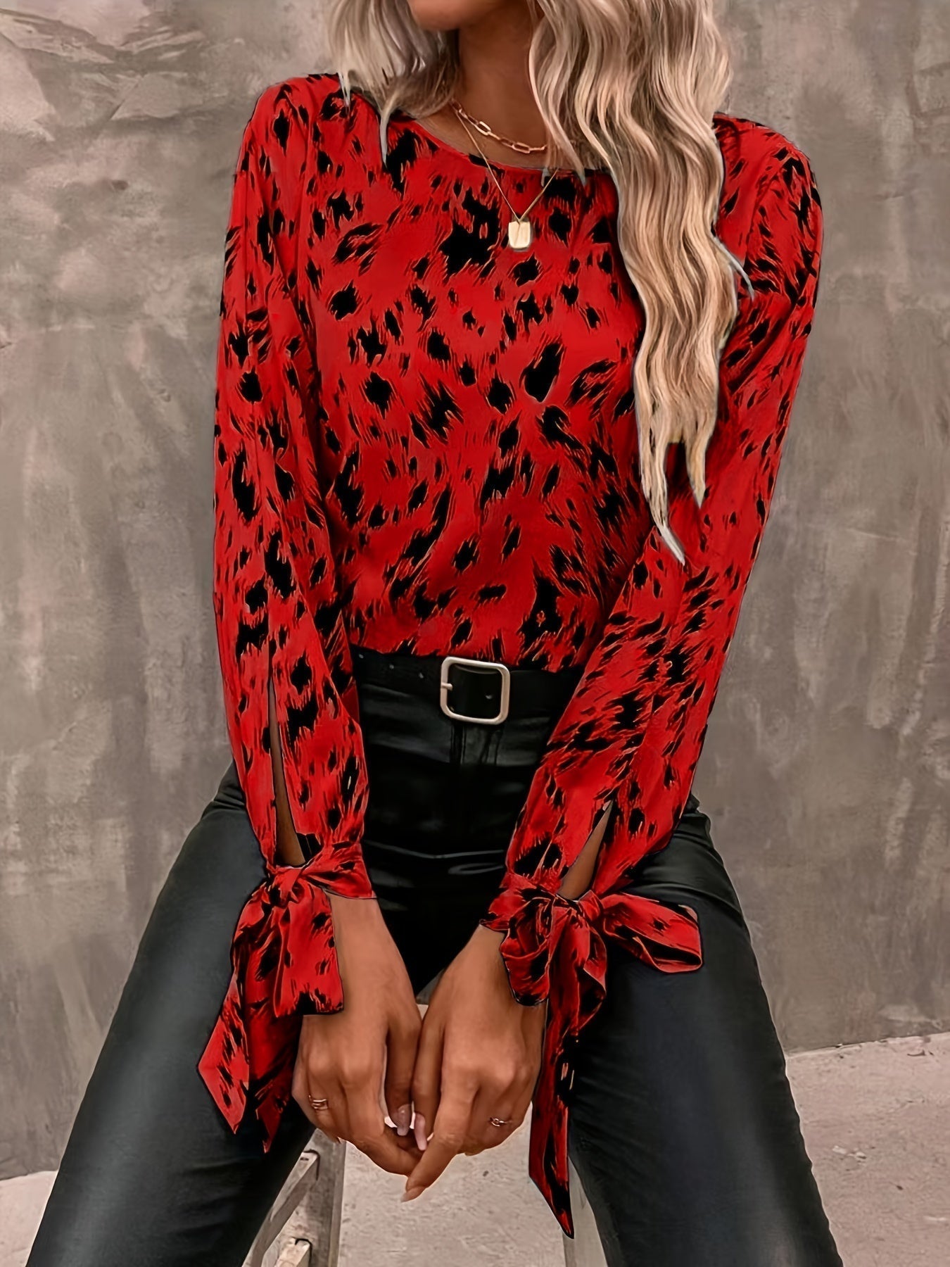 Stilla | Elegant Bluse Med Lange Ærmer Og Bundet Manchetter