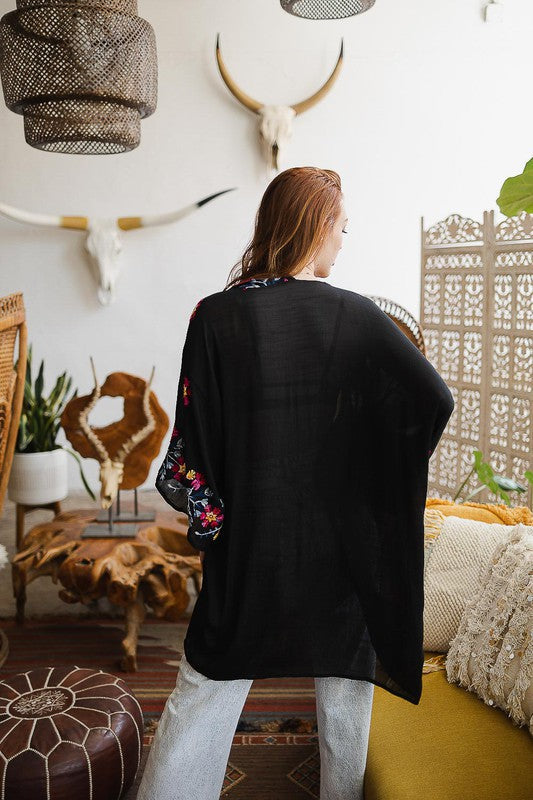 Stilla | Anemone Garland Broderet Kimono