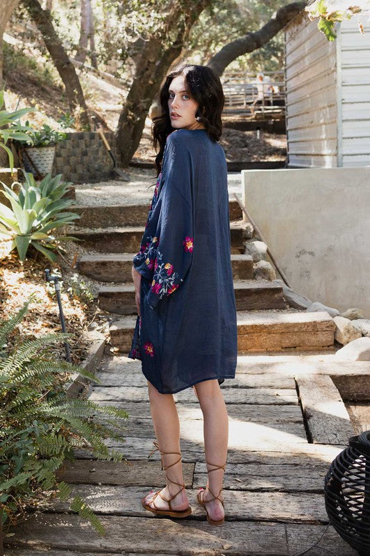 Stilla | Anemone Garland Broderet Kimono