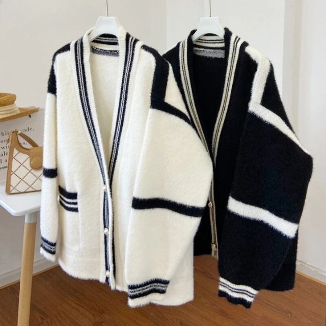 Stilla | V hals cardigan med dekorative knapper