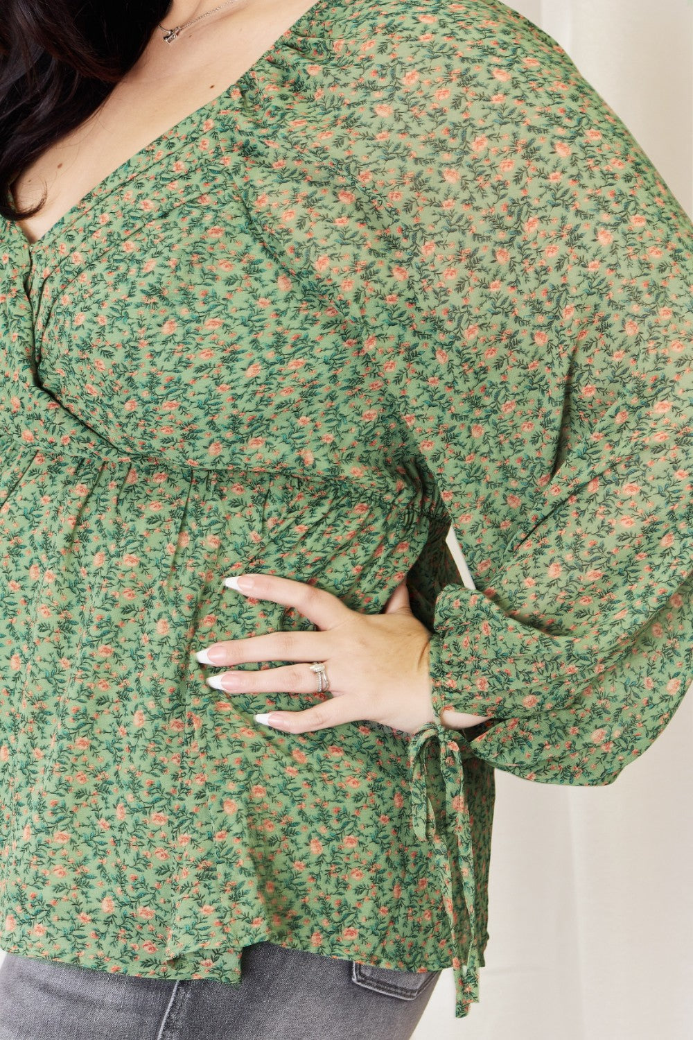 Stilla | Fuldt Størrelse Blomstret Surplice Peplum Bluse