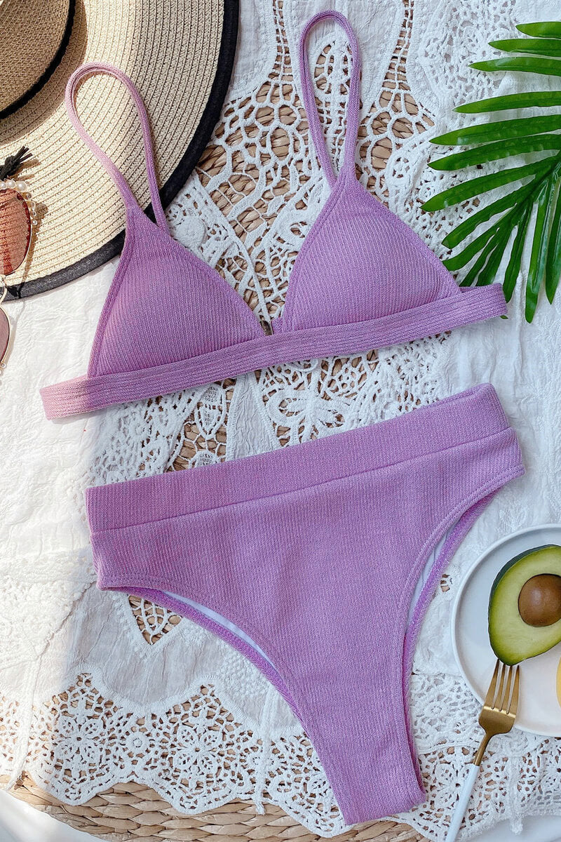 Stilla | Bikini med trekants top og hotpants