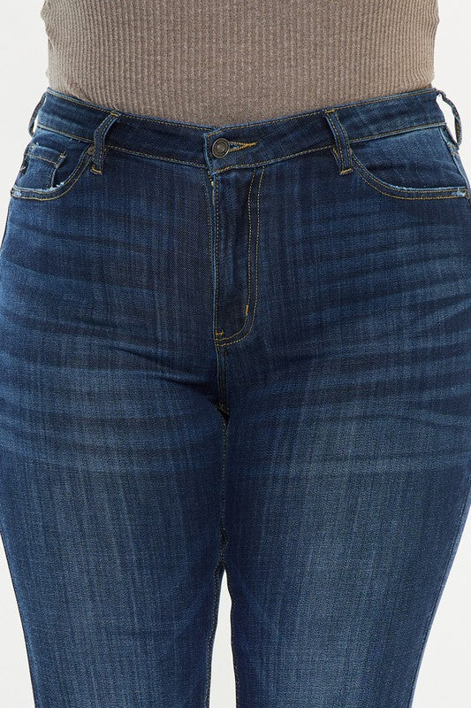 Stilla | Petite Mørk Vask Mid Rise Flare Jeans