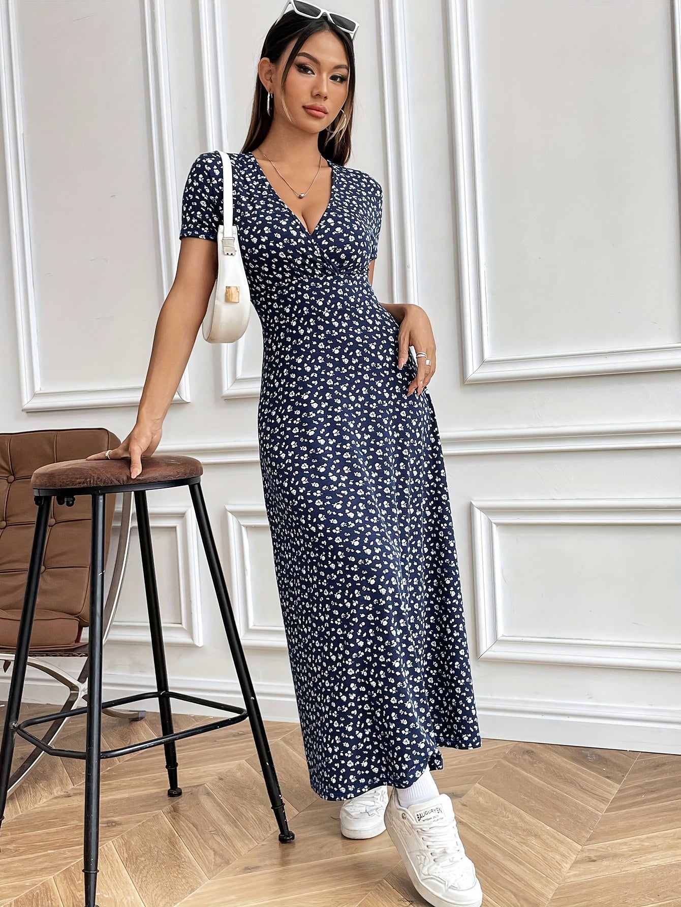 Stilla | Elegant Kjole Med Blomstermønster V-Hals Polyester Og Elastan Til Alle