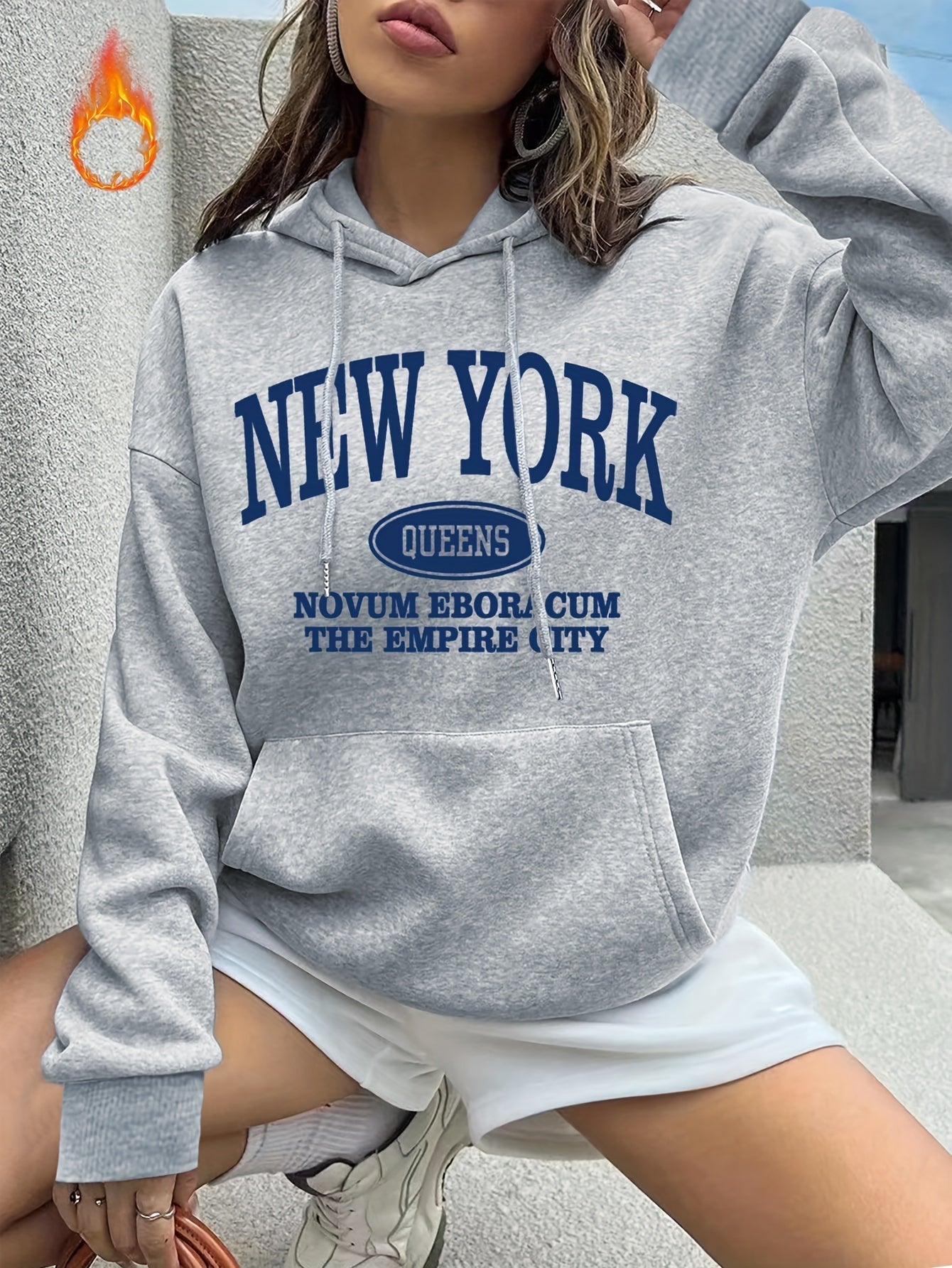 Stilla | Hoodie med kængurulomme og tryk New York