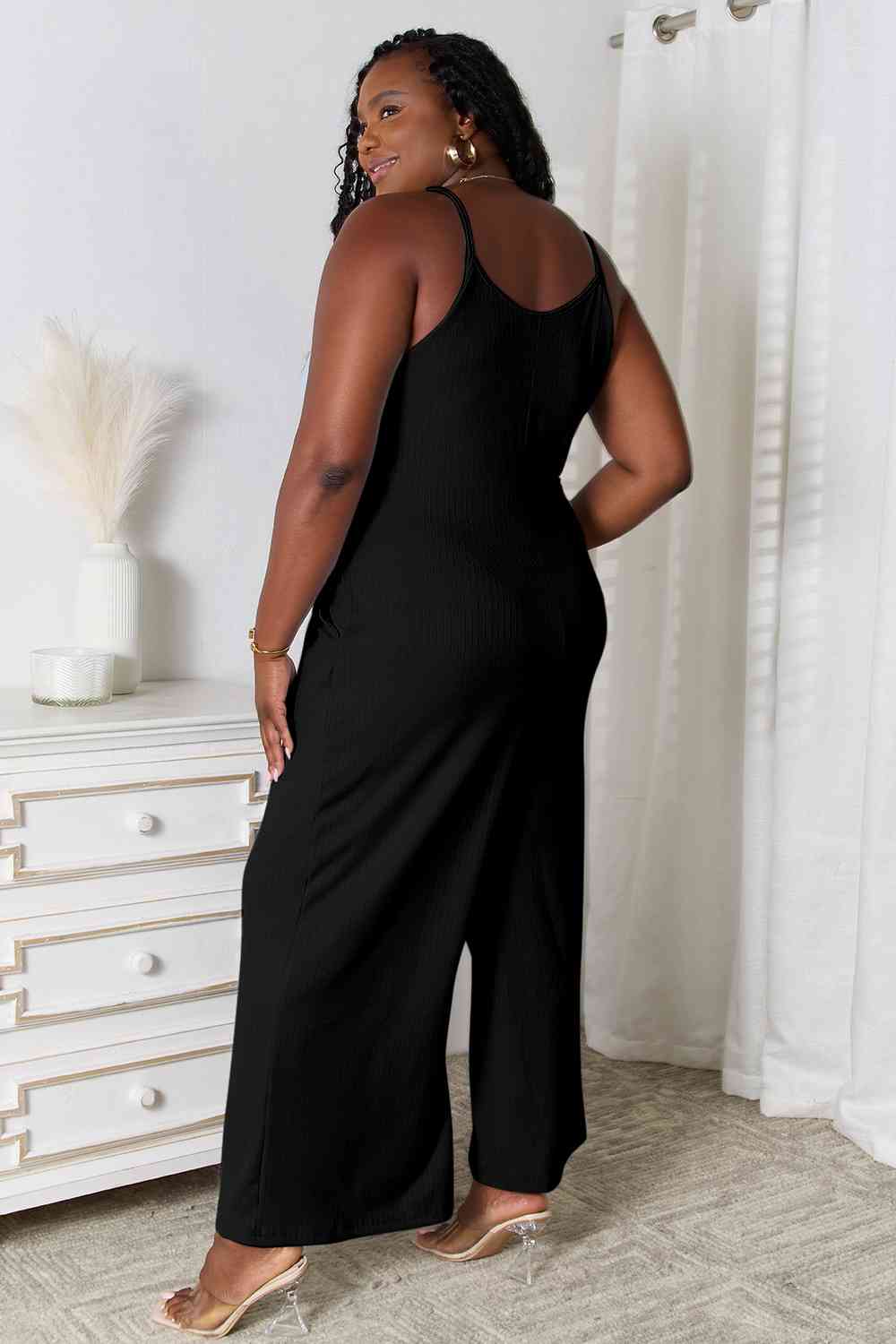 Stilla | Bae Fuld Størrelse Spaghetti Strop V-hals Jumpsuit