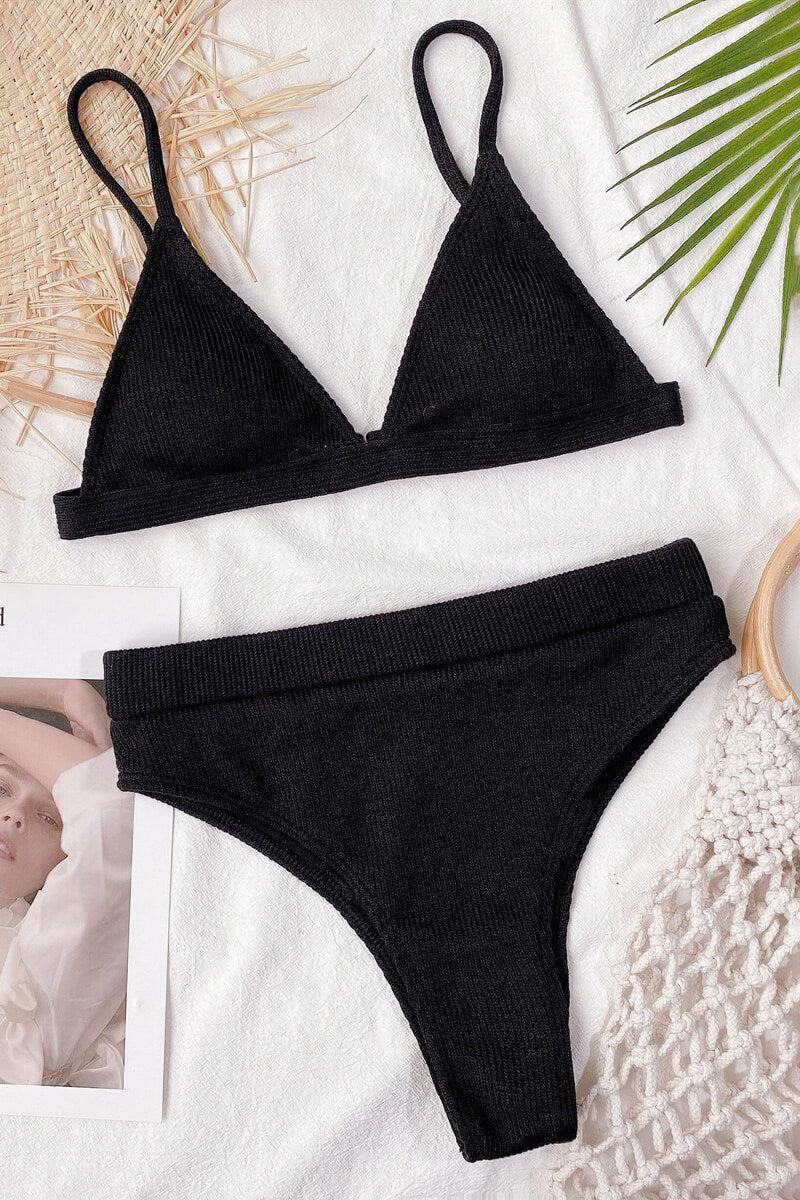 Stilla | Bikini med trekants top og hotpants