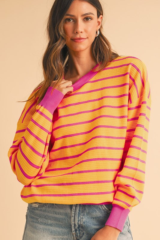Stilla | Bred Stribet Pullover Med Rund Halsslutning og Hængende Skuldre