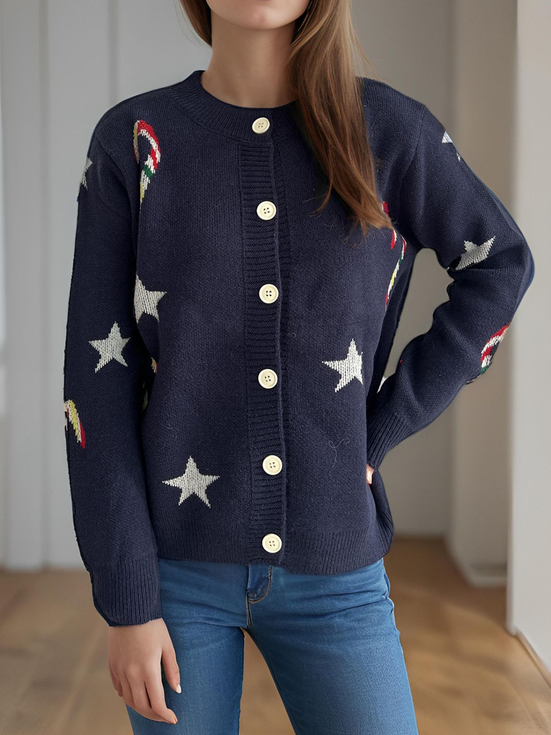 Stilla | Langærmet Strikjakke Med Knapper Foran Candy Cane & Star.