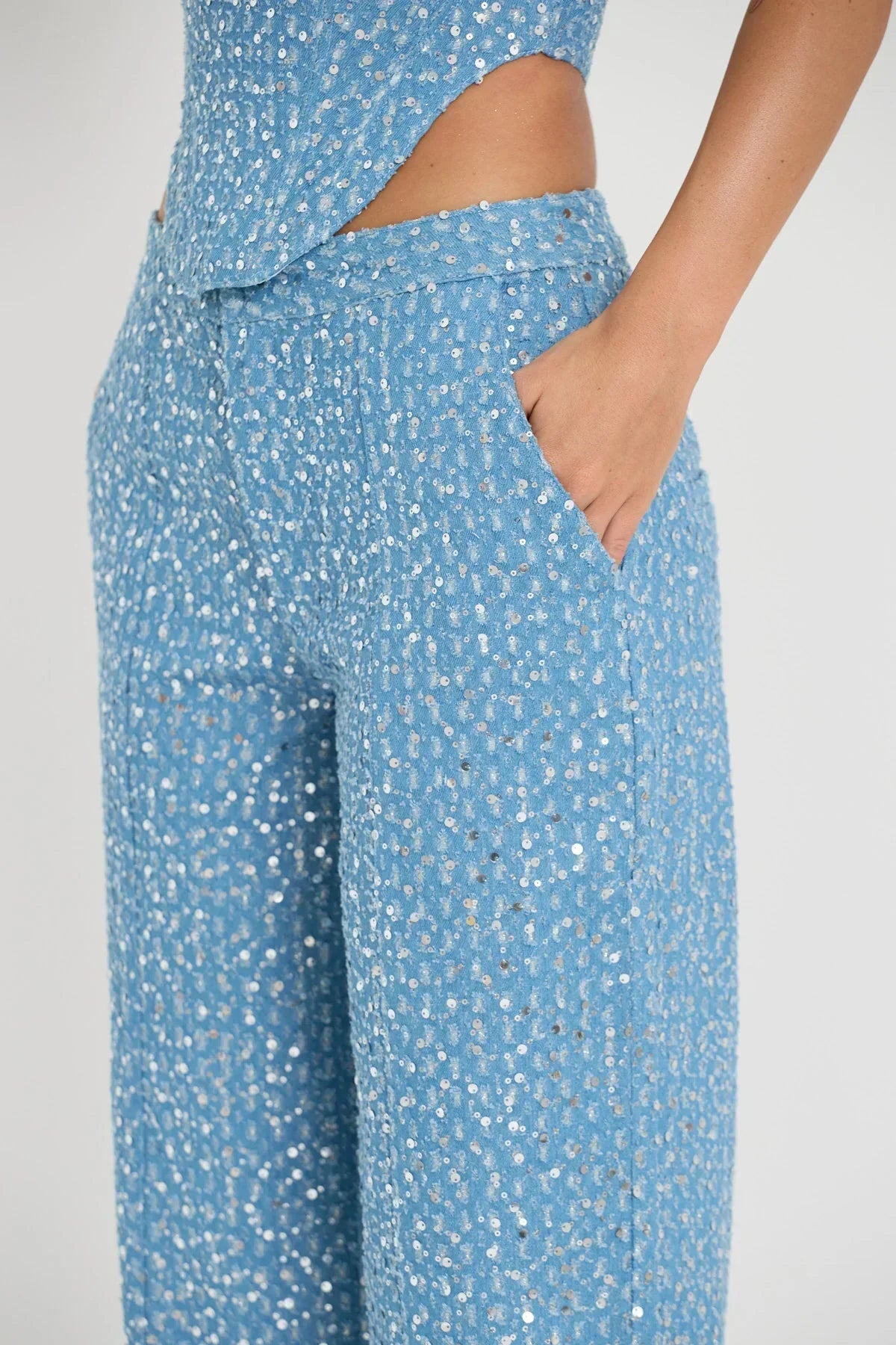 Stilla | Blå Tube Top Med Pailletter Og Brede Bukser Med Glitter