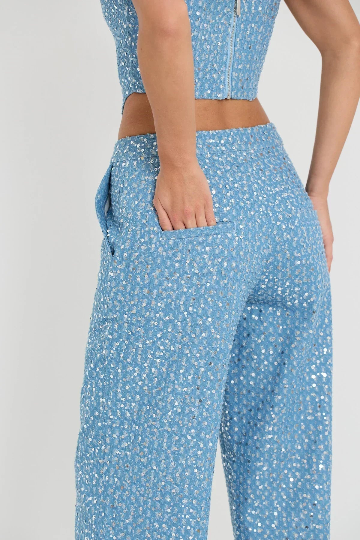 Stilla | Blå Tube Top Med Pailletter Og Brede Bukser Med Glitter