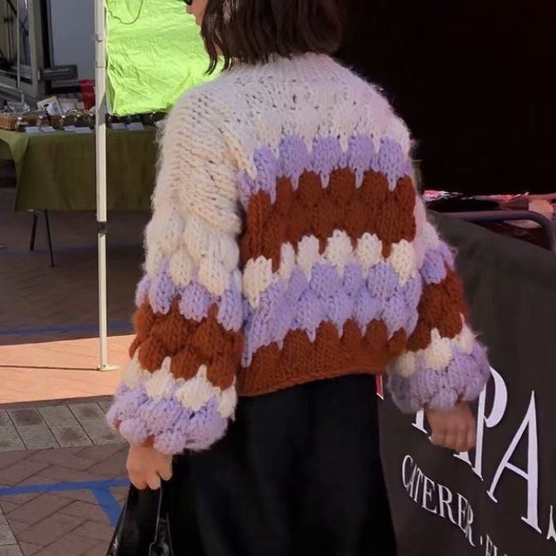 Dame grovstrikket pullover med moderne bølgemønster og voluminøse ærmer Stilla