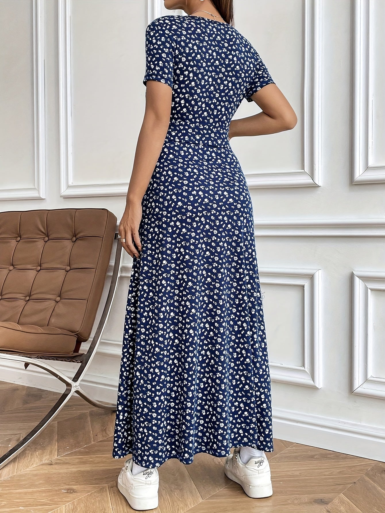 Stilla | Elegant Kjole Med Blomstermønster V-Hals Polyester Og Elastan Til Alle