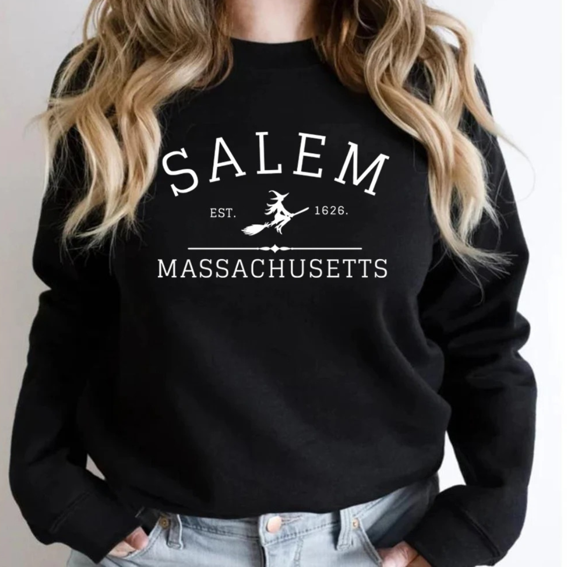 Stilla | Lækkert Sweatshirt Med Et Design Fra Salem Massachusetts
