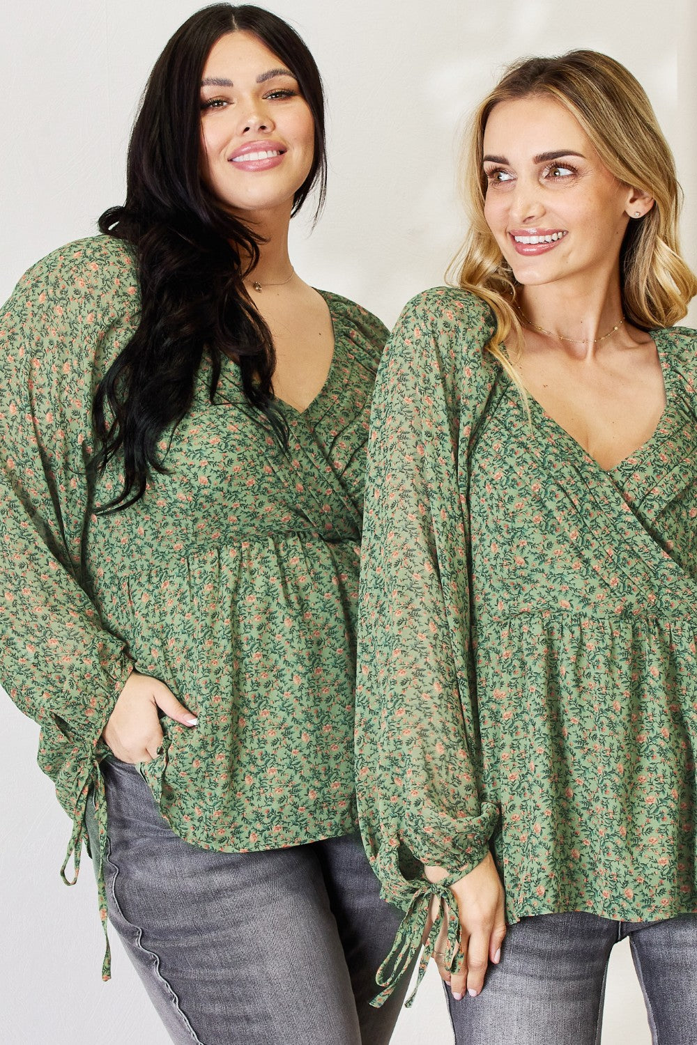 Stilla | Fuldt Størrelse Blomstret Surplice Peplum Bluse