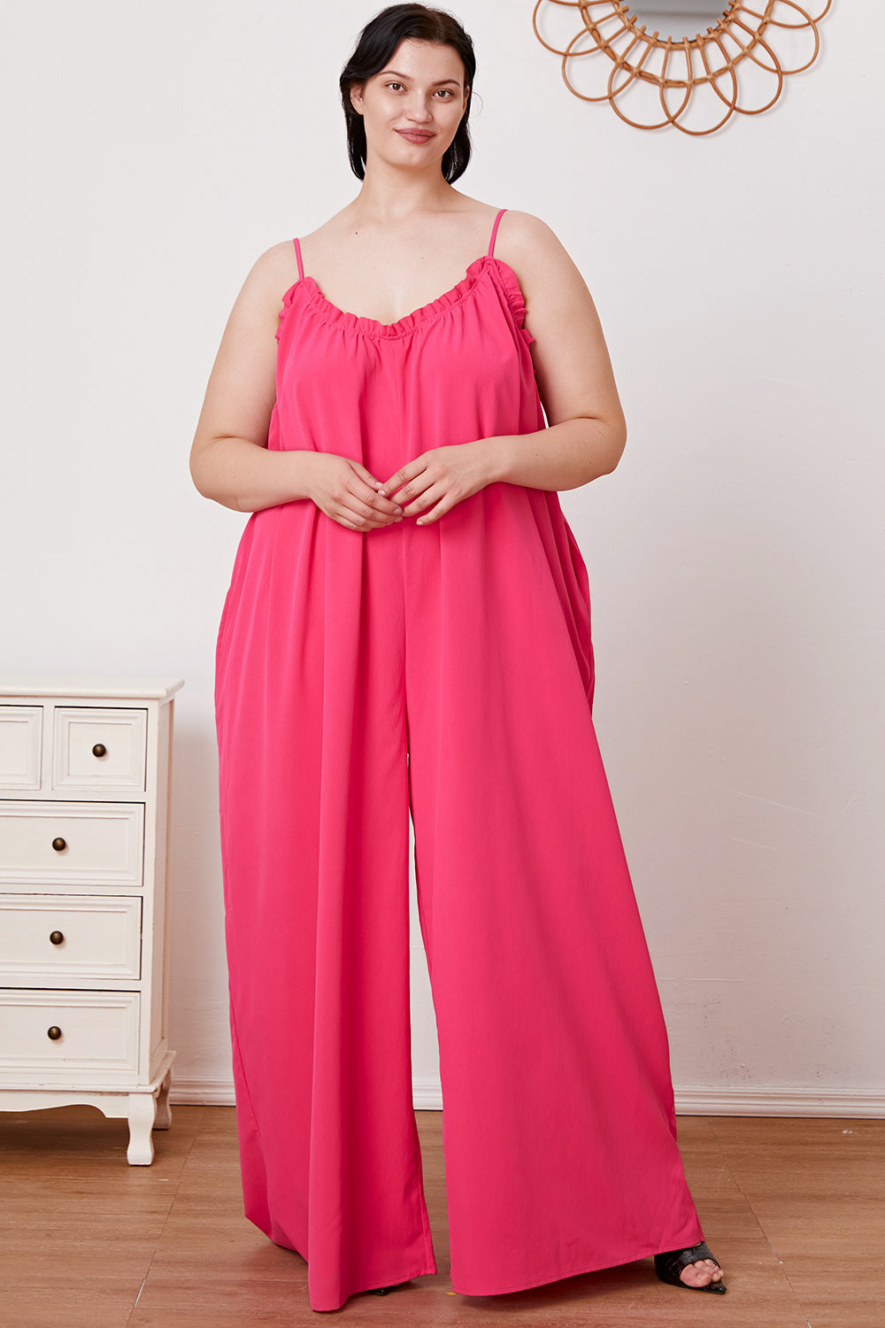 Stilla | Tag Full Size Ruffle Trim Tie Back Cami Jumpsuit Med Lommer