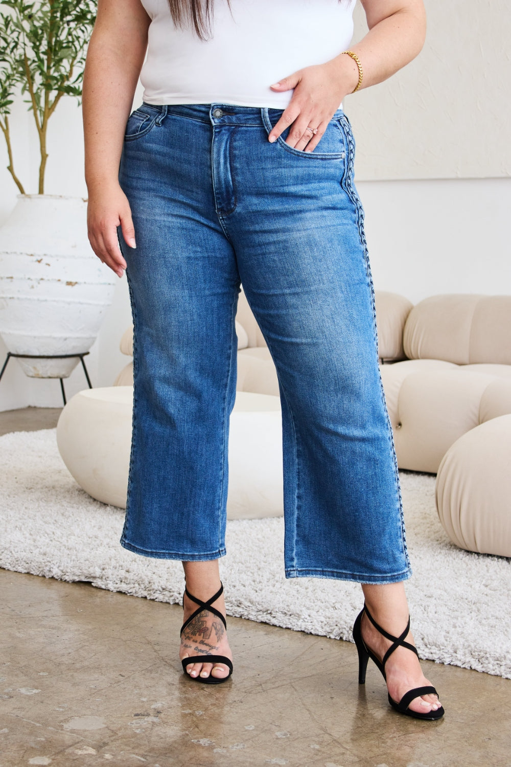 Stilla | Blå Plus Size Flet Side Detalje Bred Ben Jeans