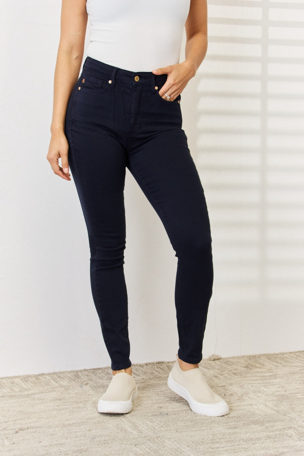 Stilla | Blå Full Size Garment Dyed Tummy Control Skinny Jeans