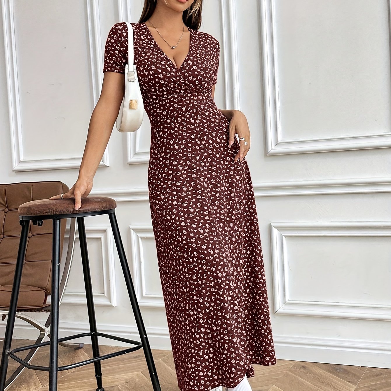 Stilla | Elegant Kjole Med Blomstermønster V-Hals Polyester Og Elastan Til Alle