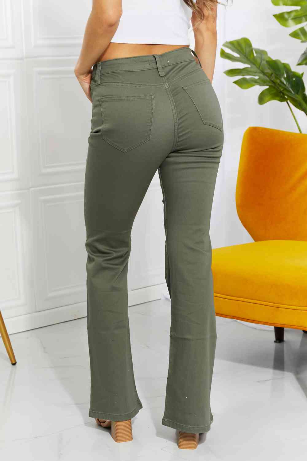 Stilla | Clementine Full Size High-waisted Bootcut Jeans i Olive
