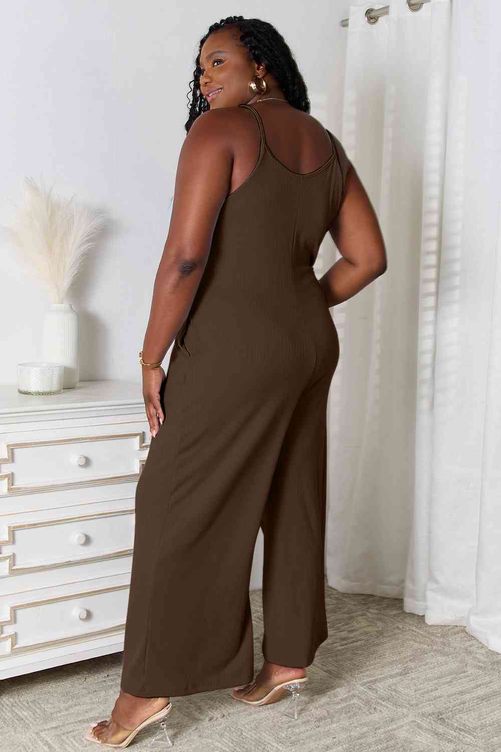 Stilla | Bae Fuld Størrelse Spaghetti Strop V-hals Jumpsuit