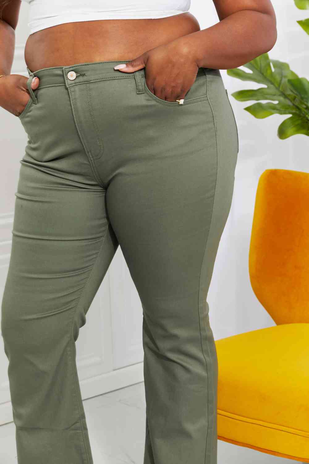 Stilla | Clementine Full Size High-waisted Bootcut Jeans i Olive