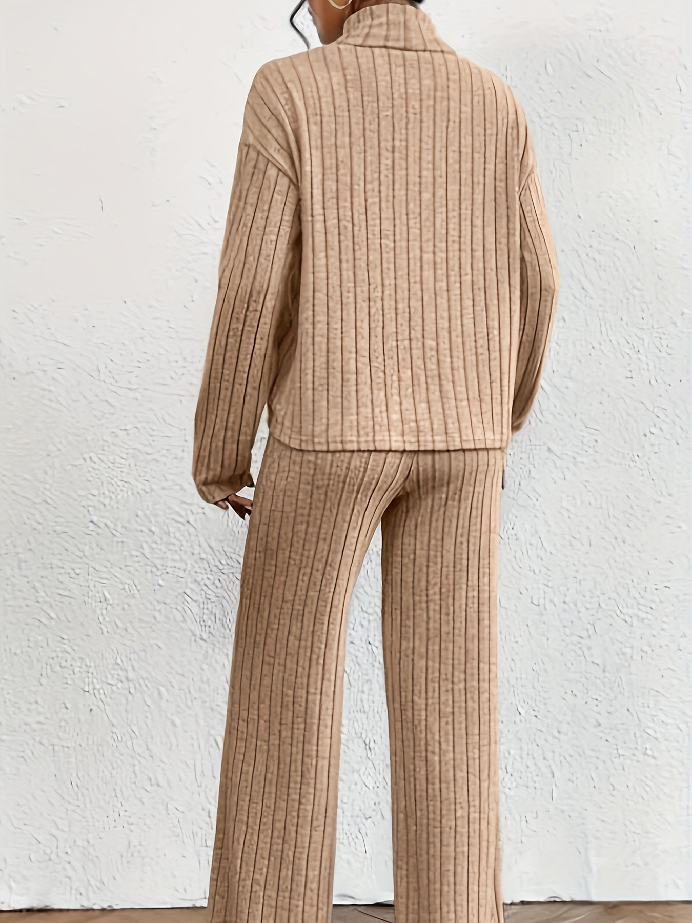 Stilla | Dame ensemble bestående af en turtle neck top og et bredt skåret par bukser