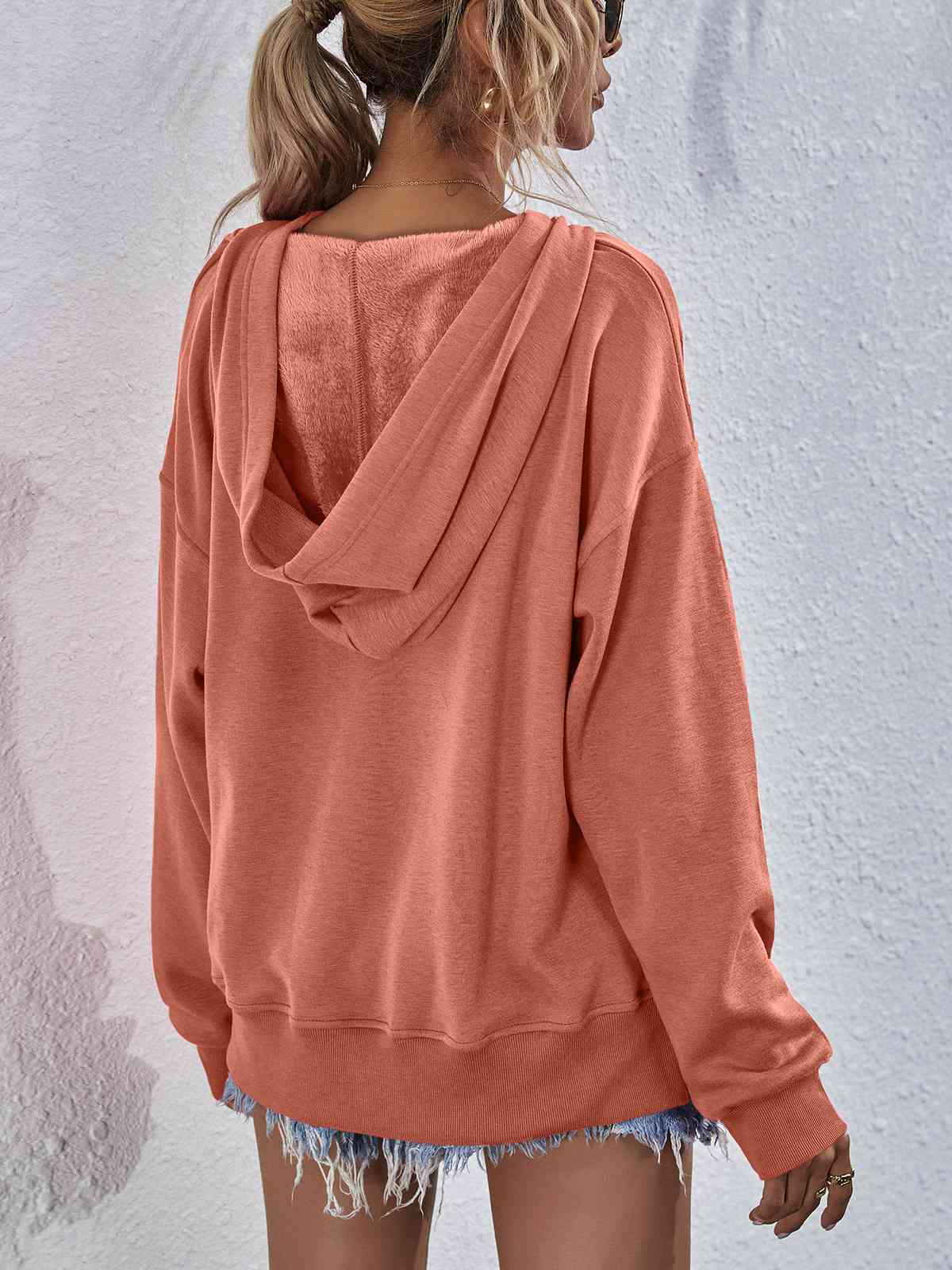 Stilla | Skulderskæring Hoodie