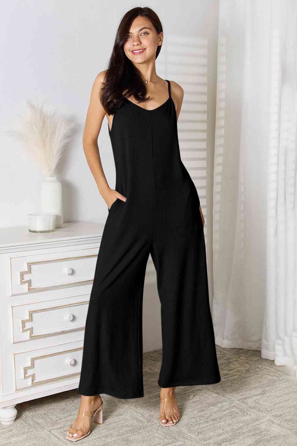 Stilla | Bae Fuld Størrelse Spaghetti Strop V-hals Jumpsuit