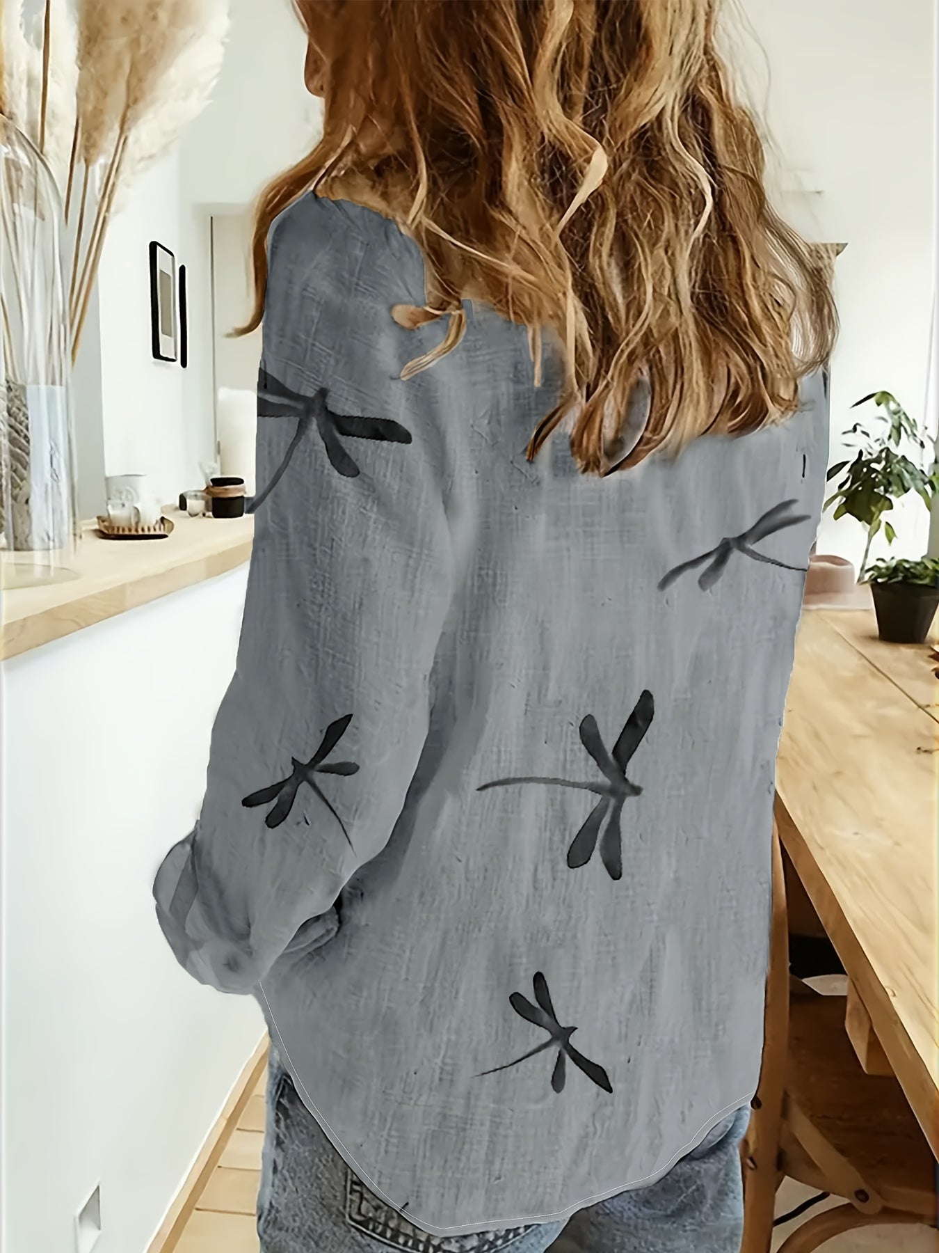 Stilla | Damebluse Med Dragonfly Print, Luftig, Med Lange Ærmer, Afslappet Stil