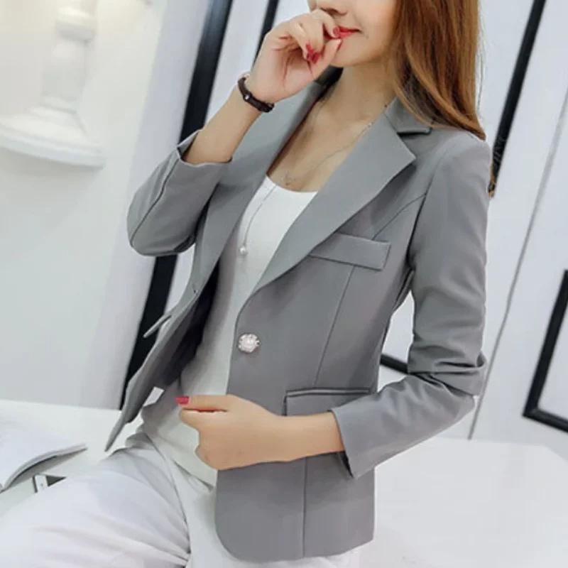 Stilla | Elegant Dame Blazer Med Knaplukning Ved Anklen