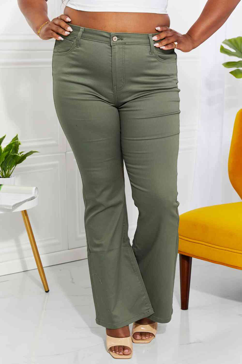 Stilla | Clementine Full Size High-waisted Bootcut Jeans i Olive