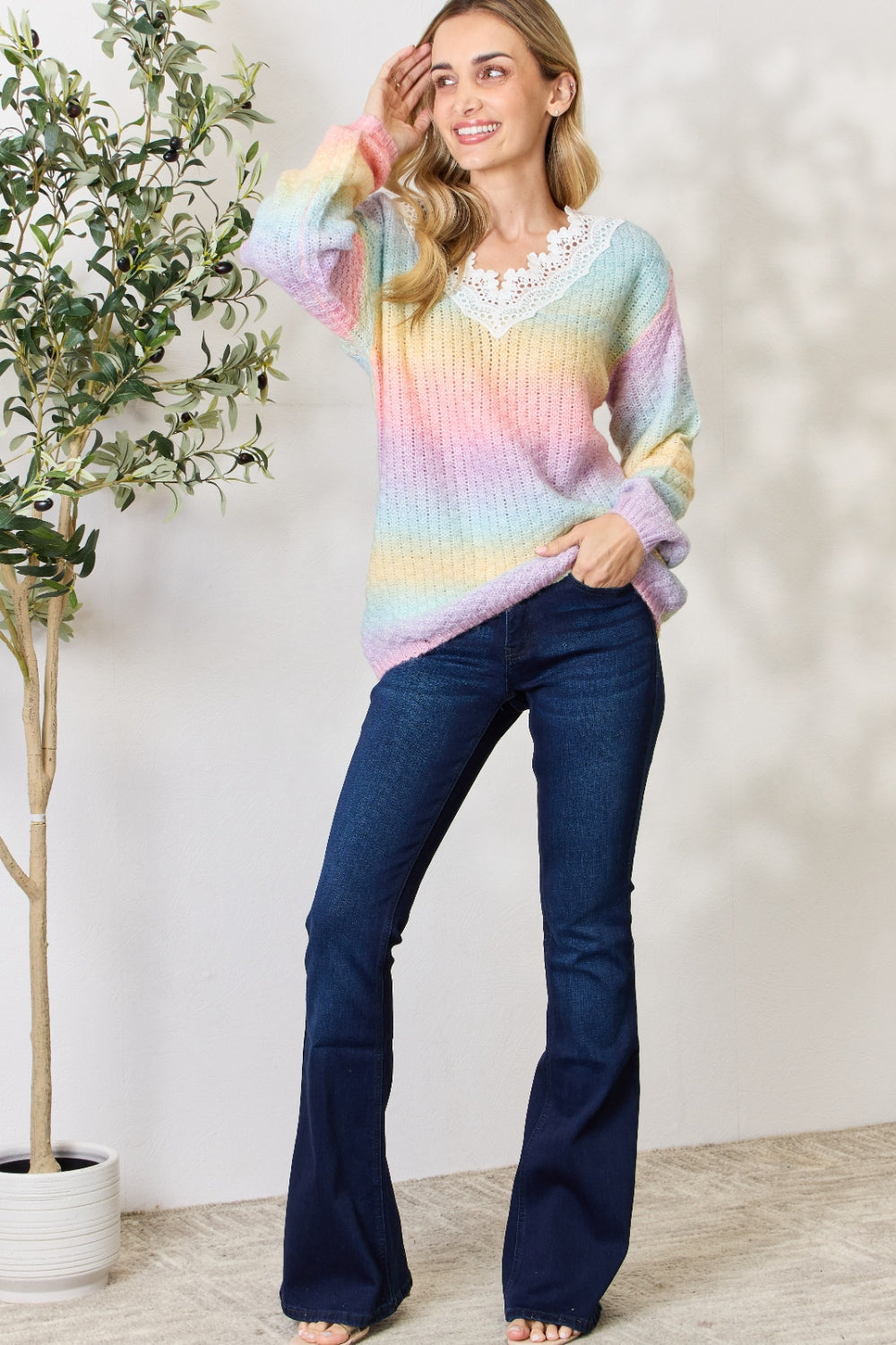Stilla | Regnbuegradient Hæklede Detalje Sweater