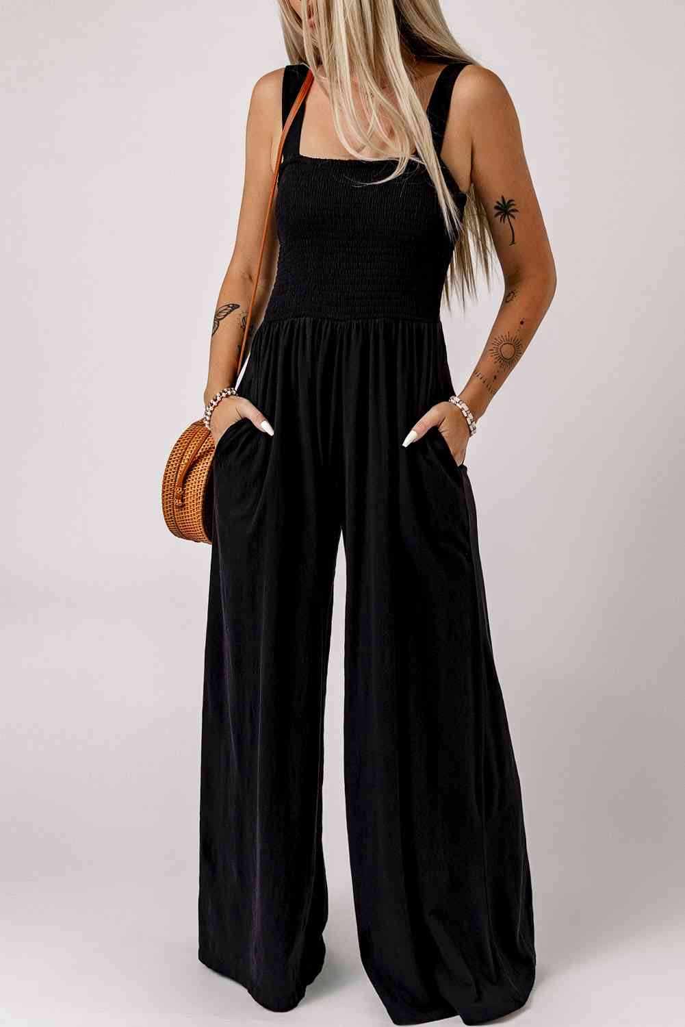 Stilla | Square Neck Wide Leg Jumpsuit Med Lommer